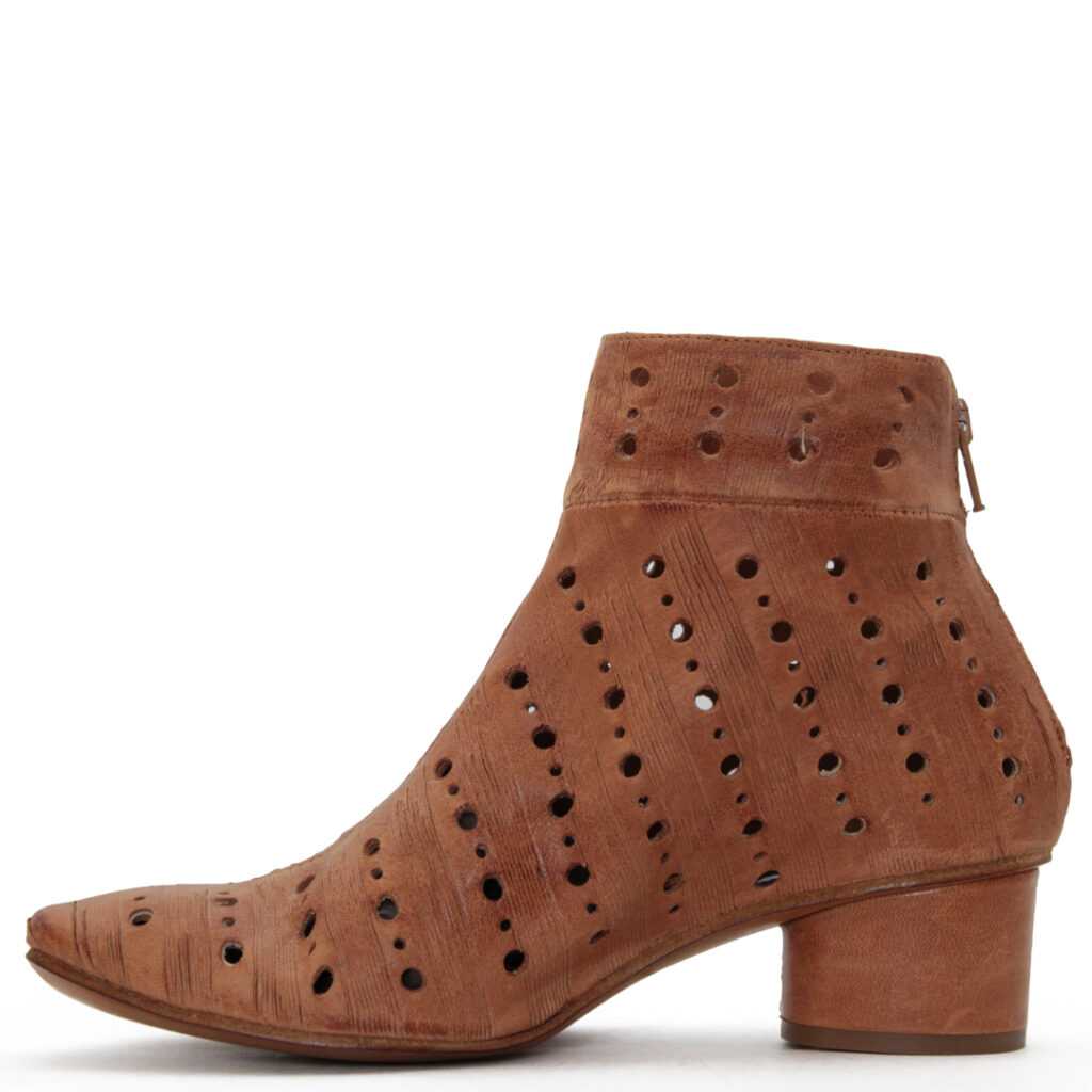 ankle boot in pelle traforata